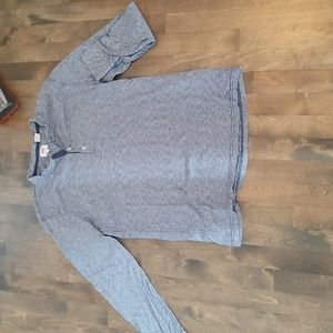 Grey Shirt/Sweather Levis